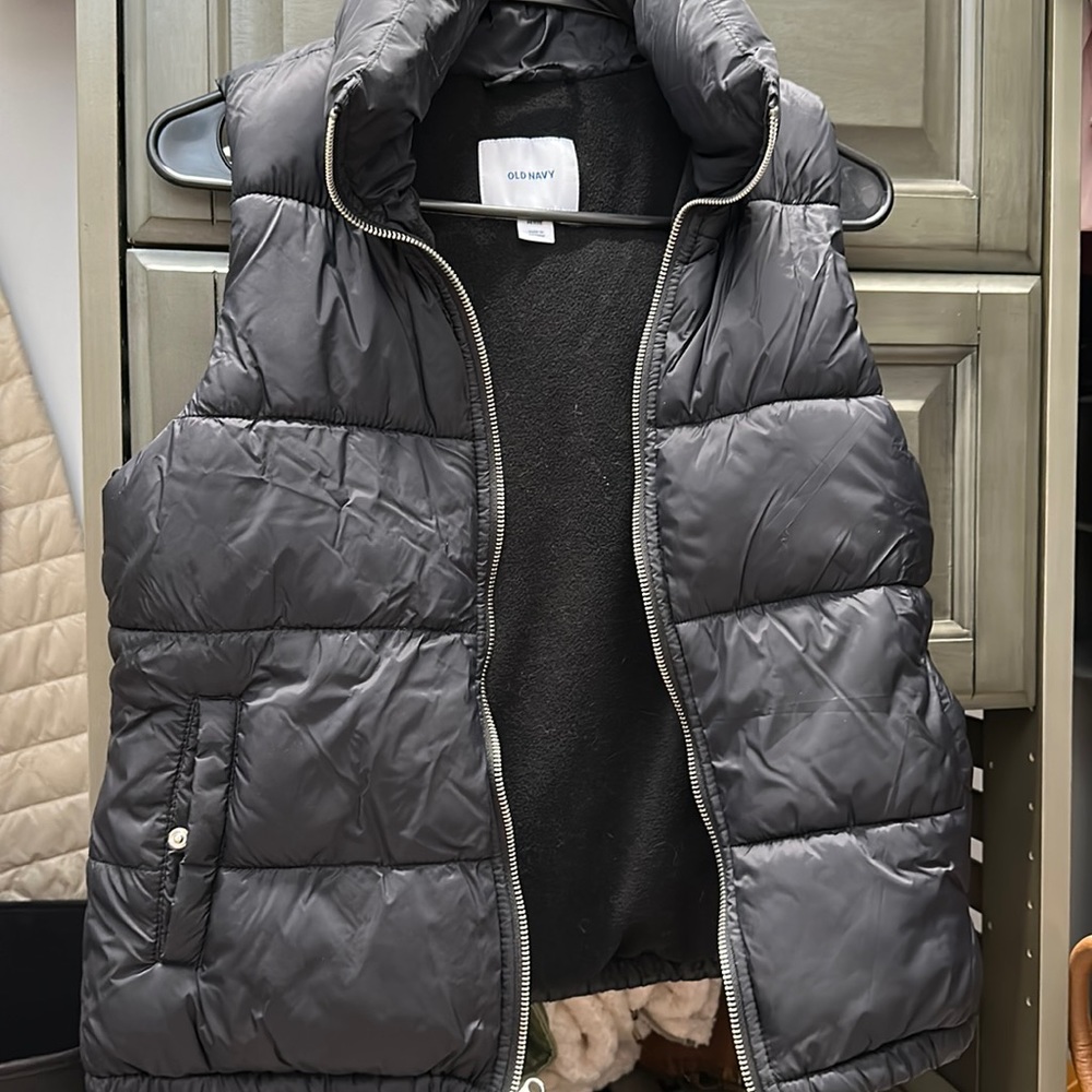 Old navy XSP black puffer vest with pockets. Fleece lined